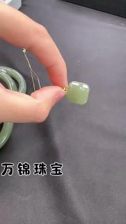 18k金小方糖平安无事牌吊坠女镶和田玉项链情人